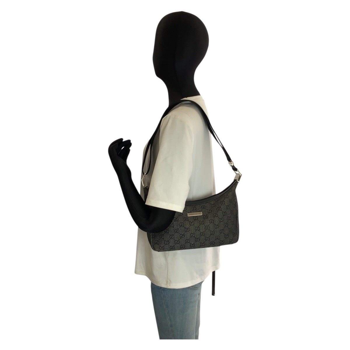 25207
GUCCI グッチ ブラック 黒 シルバー金具 GGキャンバス 35098 ショルダーバッグ ポシェット レディース A42