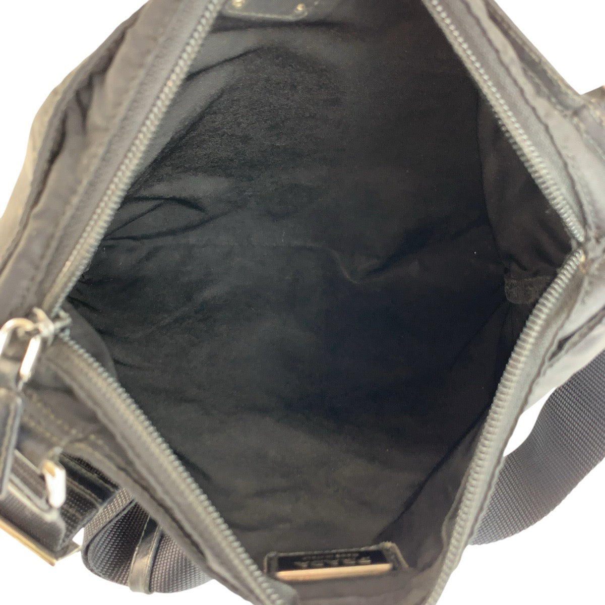 25215
PRADA プラダ テスート 三角ロゴプレート ブラック 黒 シルバー金具 ナイロン ショルダーバッグ メッセンジャーバッグ レディース AB28