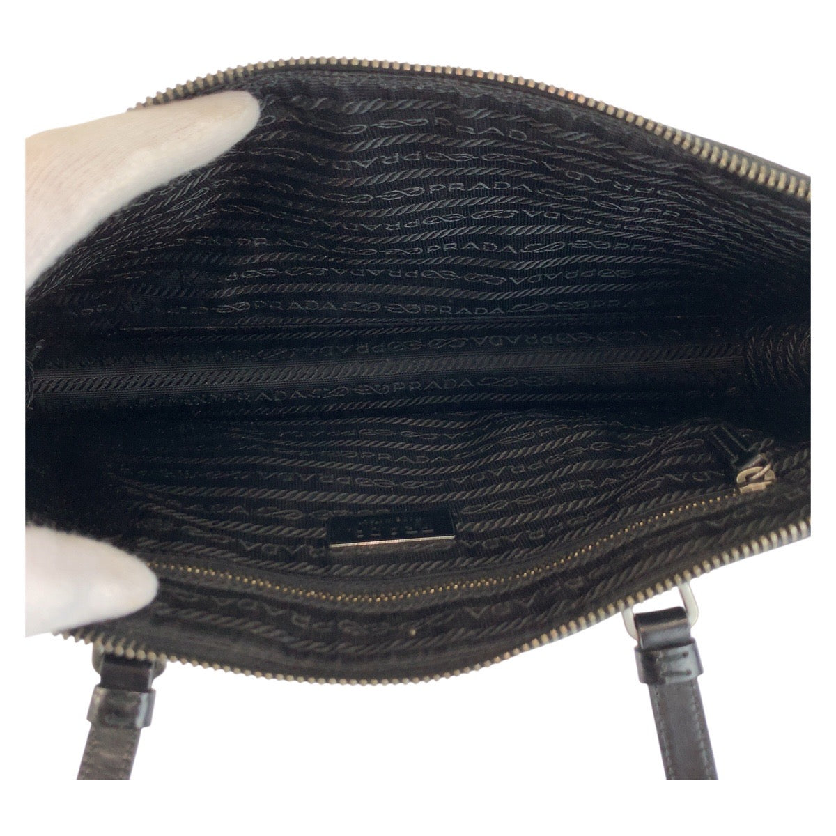 25228
PRADA プラダ ブラック 黒 シルバー金具 エナメル ハンドバッグ トートバッグ レディース AB35