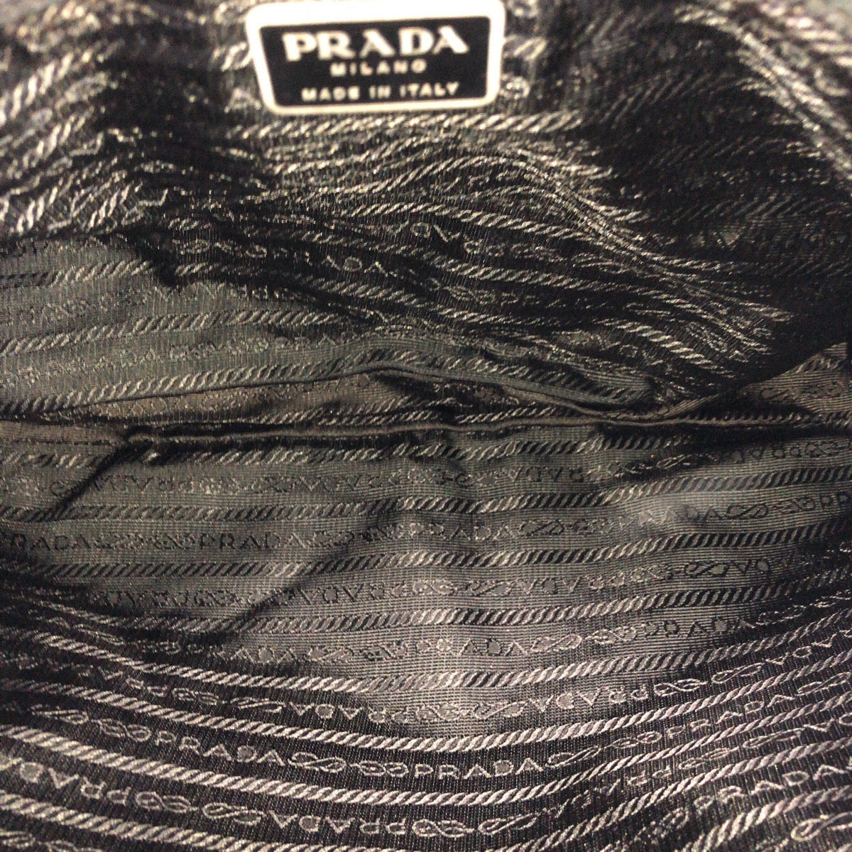 25252
PRADA プラダ テスート 三角ロゴプレート ブラック 黒 シルバー金具 ナイロン トートバッグ ショルダーバッグ レディース AB28