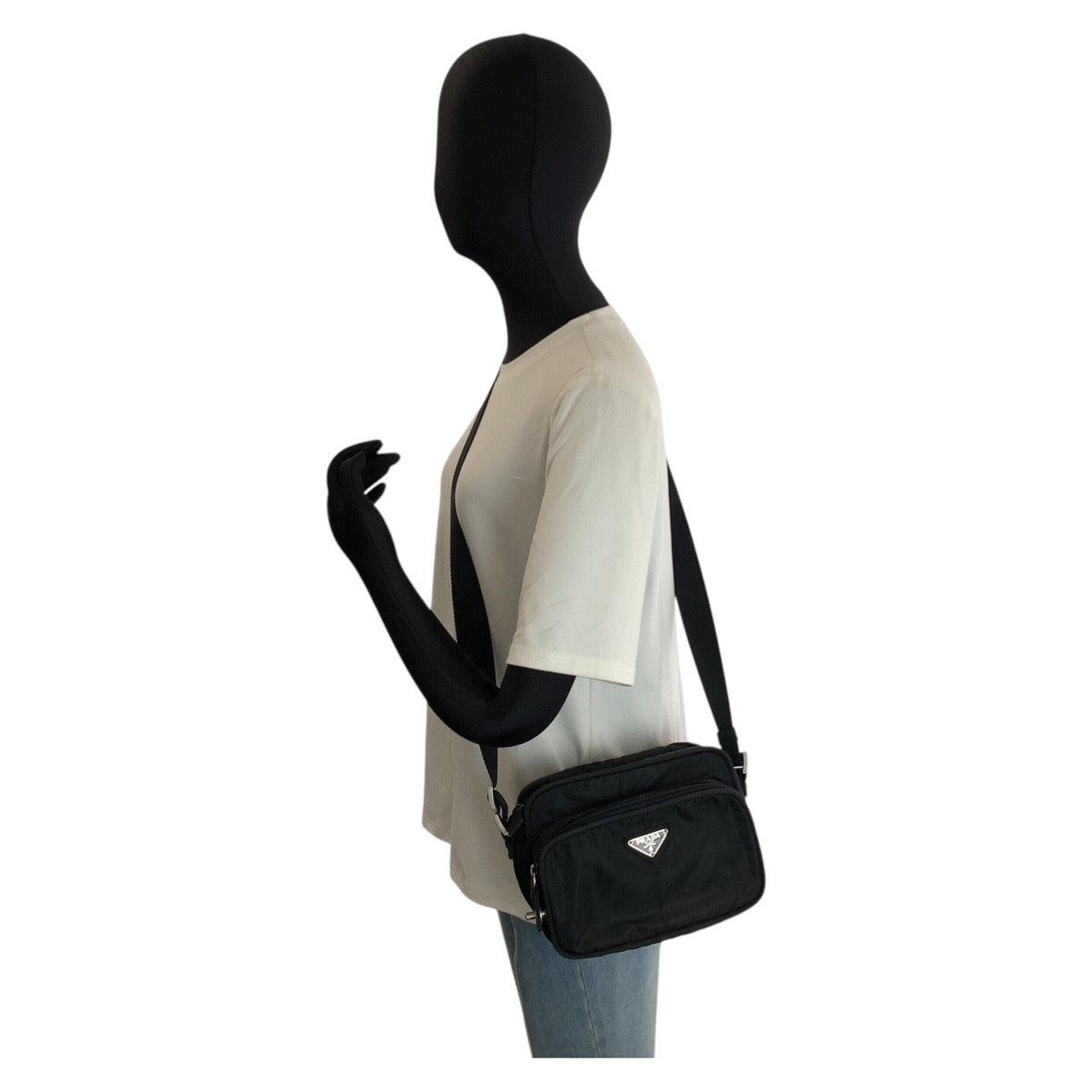 25253
PRADA プラダ テスート 三角ロゴプレート ブラック 黒 シルバー金具 ナイロン ショルダーバッグ ポシェット レディース AB35