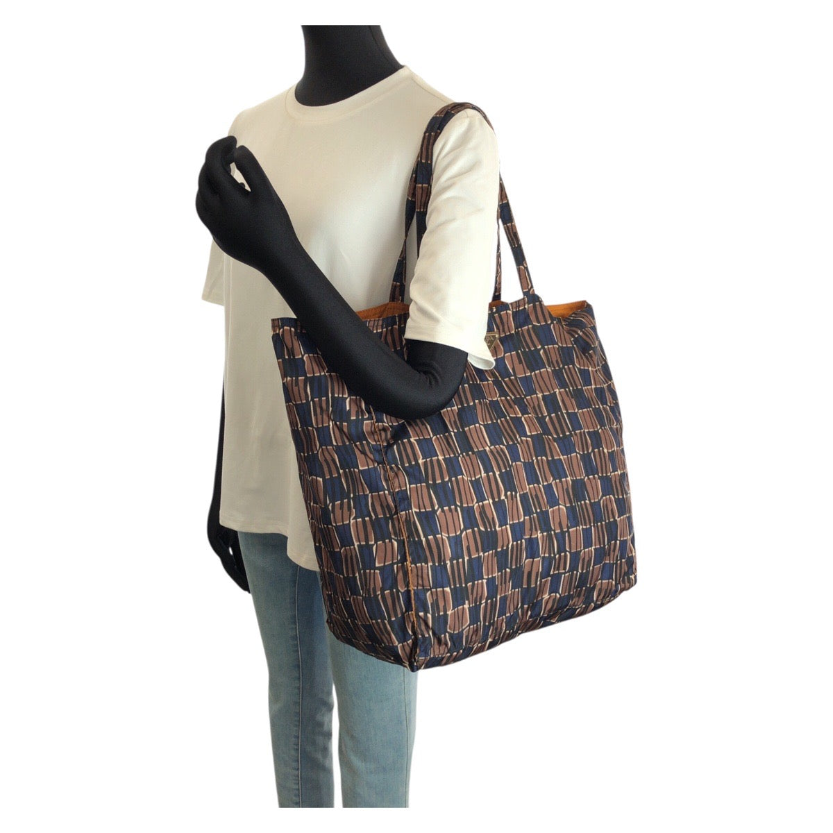 25264
PRADA プラダ BYOBAG テスート 三角ロゴプレート ブラウン ブラック ネイビー ナイロン トートバッグ ショルダーバッグ レディース ABP28