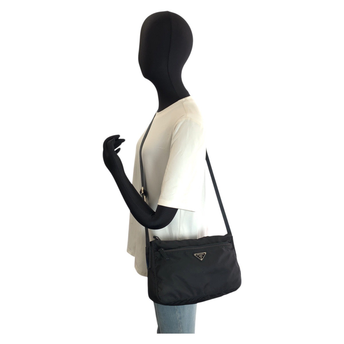 25280
PRADA プラダ テスート 三角ロゴプレート ブラック 黒 シルバー金具 ナイロン ショルダーバッグ ポシェット レディース AB28