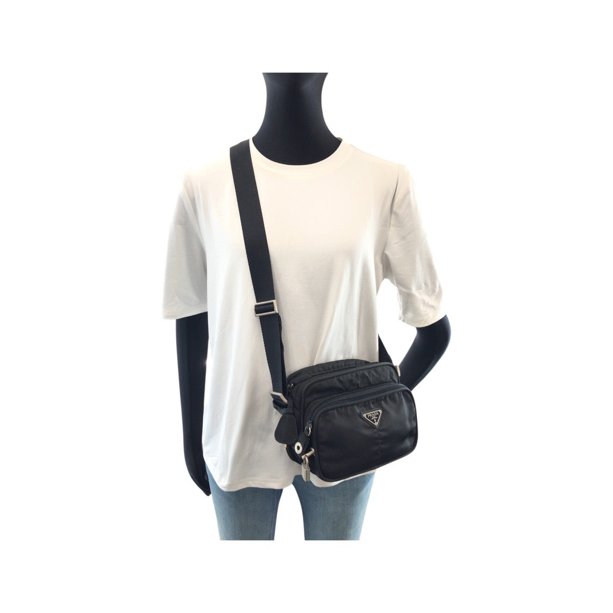 25288
PRADA プラダ テスート 三角ロゴプレート ブラック 黒 シルバー金具 ナイロン ショルダーバッグ ポシェット レディース AB28