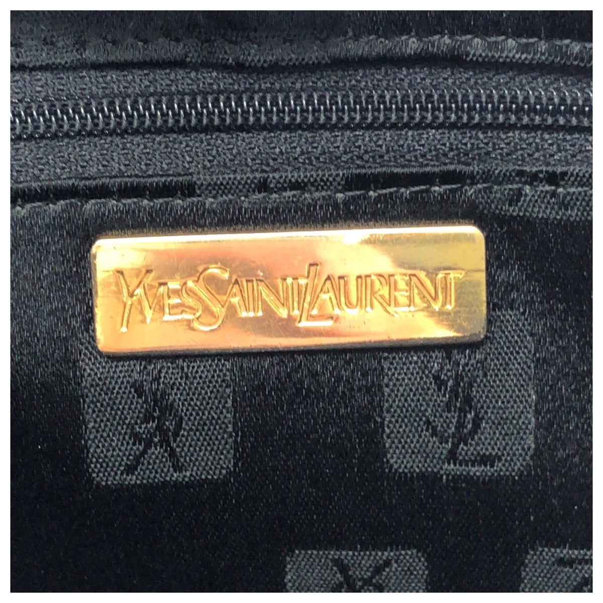 25312
YVES SAINT LAURENT イヴ サンローラン ヴィンテージ YSL 型押し ブラック 黒 ゴールド金具 レザー トートバッグ ショルダーバッグ レディース AB28