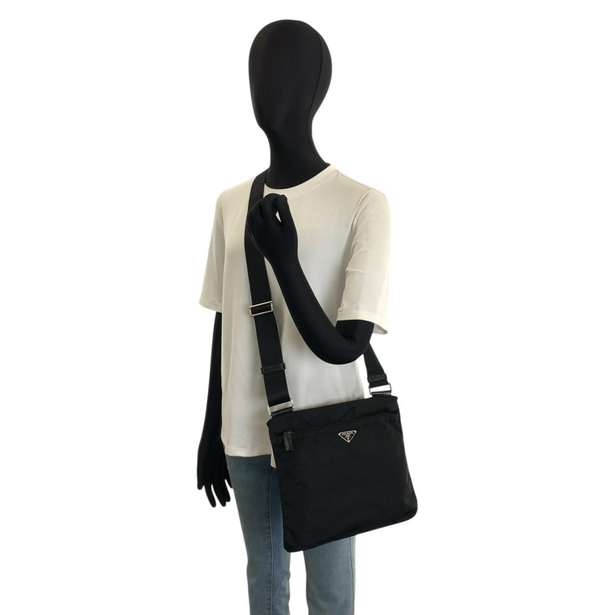 25314
PRADA プラダ テスート 三角ロゴプレート ブラック 黒 シルバー金具 ナイロン ショルダーバッグ ポシェット レディース AB35
