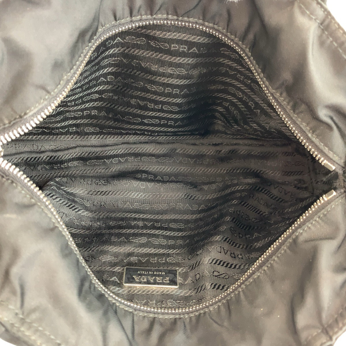 25324
PRADA プラダ テスート 三角ロゴプレート ブラック 黒 シルバー金具 ナイロン / レザー トートバッグ ショルダーバッグ レディース ABP37