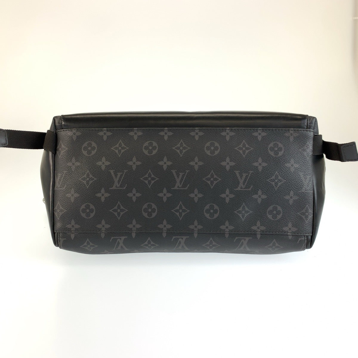 25379
LOUIS VUITTON ルイヴィトン モノグラムエクリプス メッセンジャー ヴォワヤージュMM ブラック 黒 シルバー金具 PVC M40510 ショルダーバッグ メッセンジャーバッグ メンズ ABP160