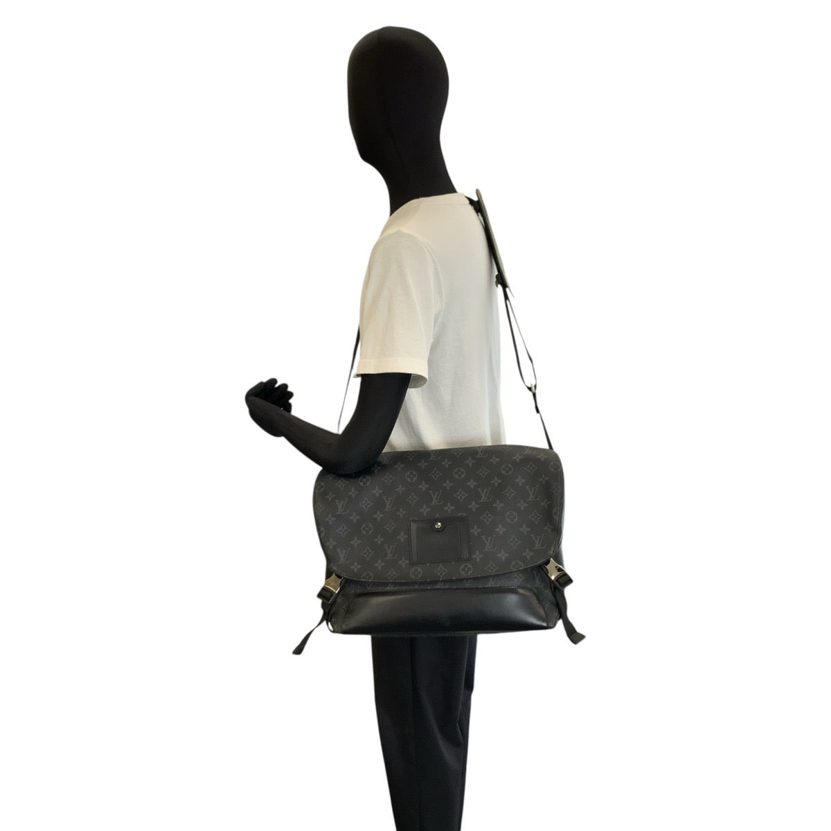 25379
LOUIS VUITTON ルイヴィトン モノグラムエクリプス メッセンジャー ヴォワヤージュMM ブラック 黒 シルバー金具 PVC M40510 ショルダーバッグ メッセンジャーバッグ メンズ ABP160