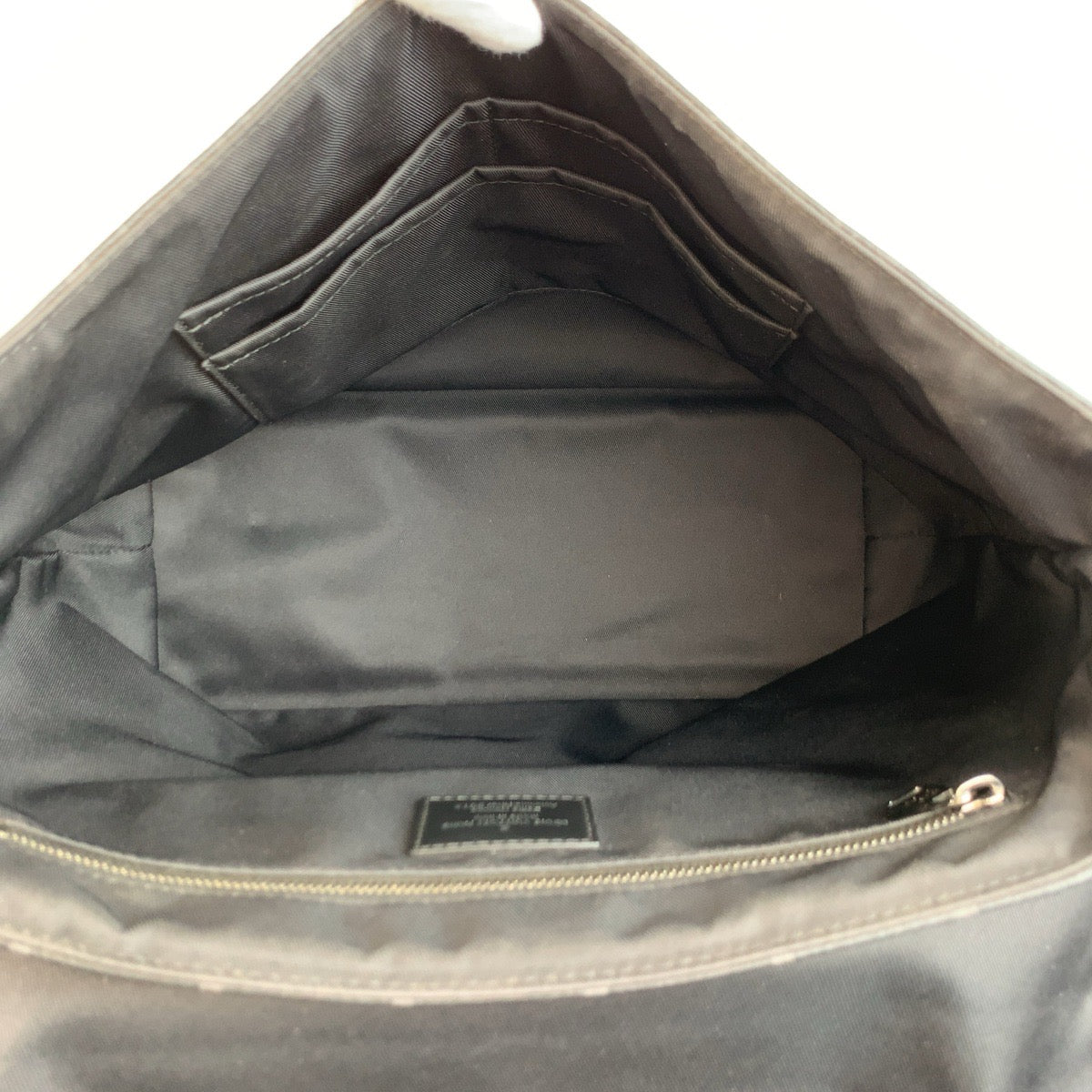25379
LOUIS VUITTON ルイヴィトン モノグラムエクリプス メッセンジャー ヴォワヤージュMM ブラック 黒 シルバー金具 PVC M40510 ショルダーバッグ メッセンジャーバッグ メンズ ABP160