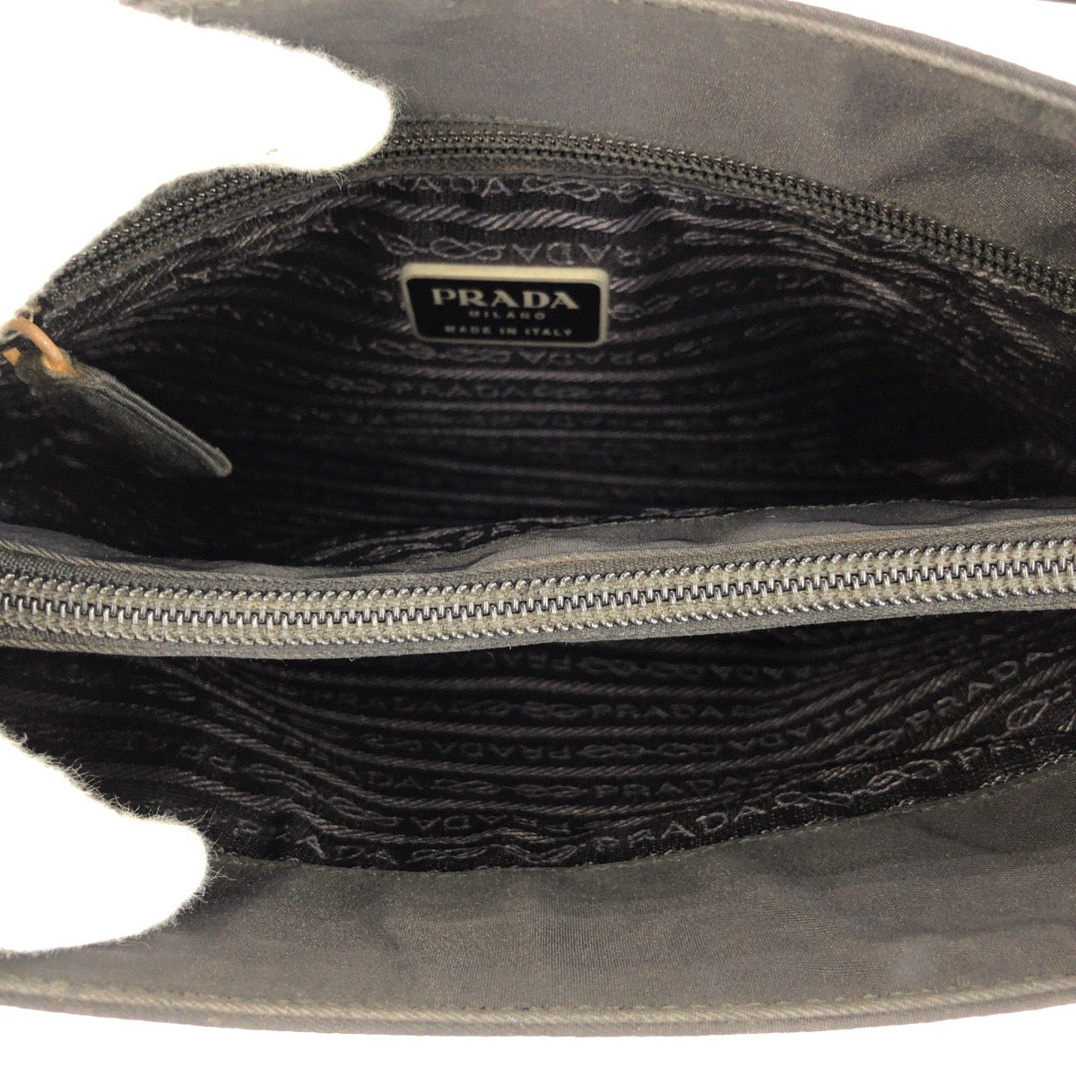 25385
PRADA プラダ テスート 三角ロゴプレート ブラック 黒 シルバー金具 ナイロン トートバッグ ハンドバッグ レディース AB21