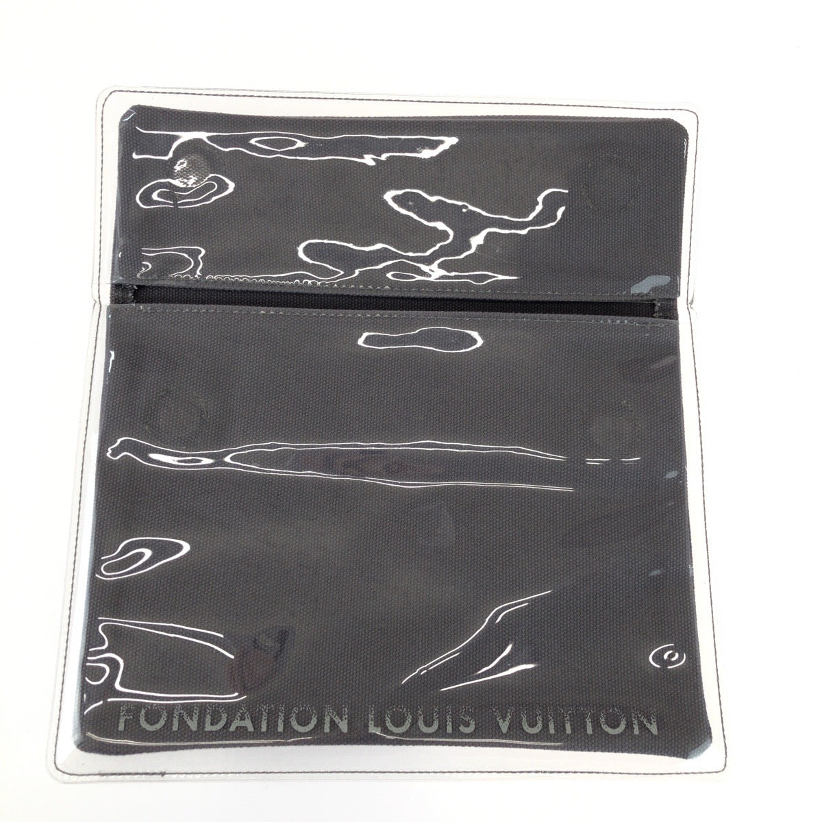 25388
LOUIS VUITTON ルイヴィトン フォンダシオン パリ 限定 グレー ナイロン / キャンバス クラッチバッグ ポーチ 男女兼用 メンズ A7