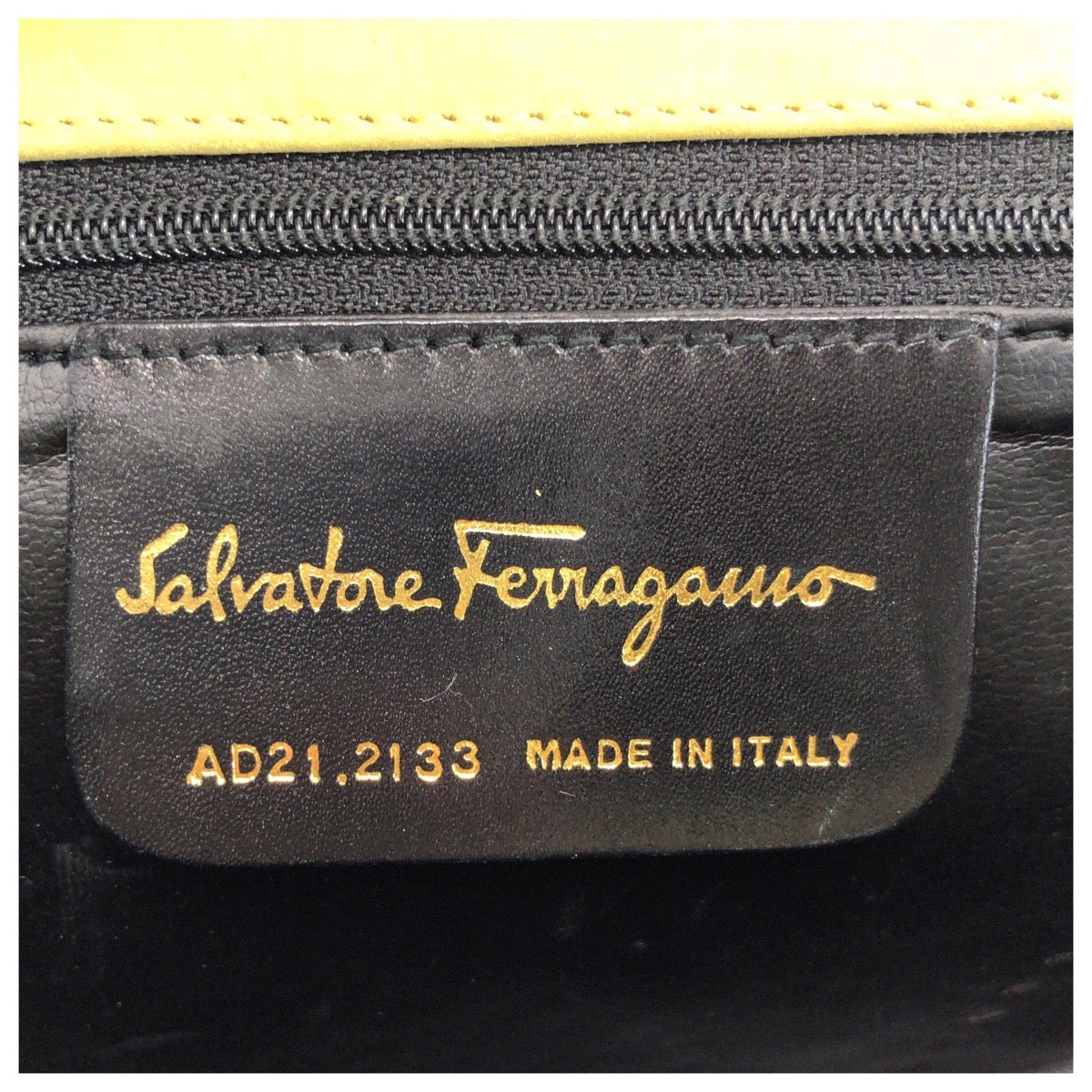 25391
Salvatore Ferragamo サルヴァトーレフェラガモ ヴィンテージ イエロー ゴールド金具 スウェード チェーンショルダーバッグ レディース ABP28