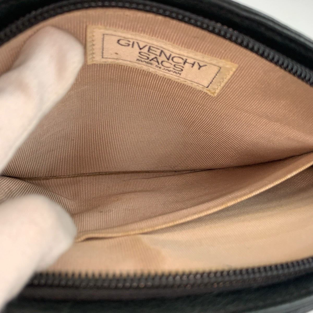 25437
GIVENCHY ジバンシィ ヴィンテージ グリーン レザー ショルダーバッグ ポシェット レディース ABP14