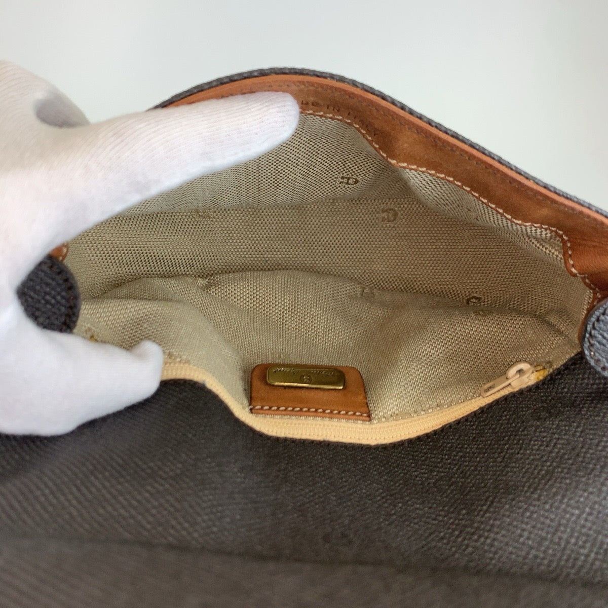 25450
AIGNER アイグナー ブラック ブラウン ゴールド金具 PVC ショルダーバッグ ポシェット レディース ABP2