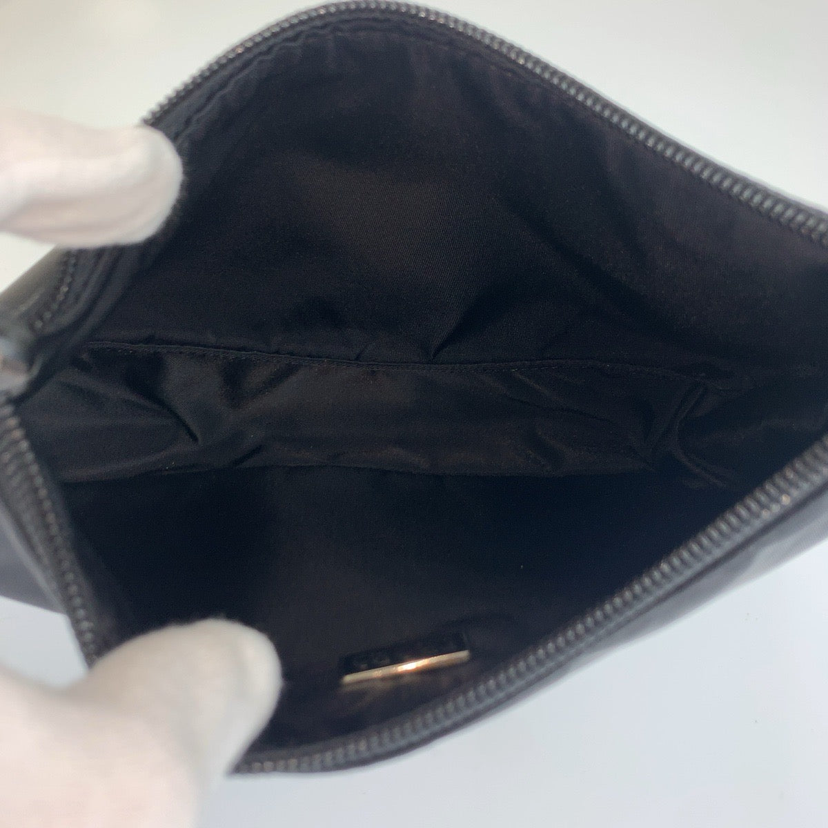 25462
PRADA プラダ テスート 三角ロゴプレート ブラック 黒 シルバー金具 ナイロン ハンドバッグ アクセサリーポーチ レディース A44