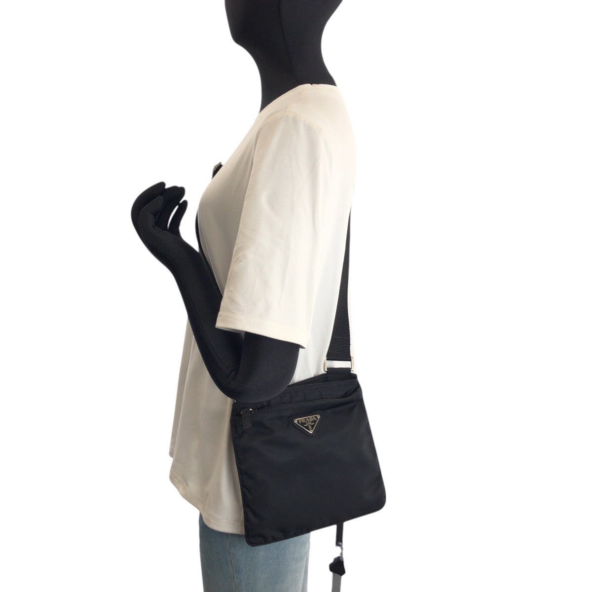 25465
PRADA プラダ テスート 三角ロゴプレート ブラック 黒 シルバー金具 ナイロン ショルダーバッグ ポシェット レディース ABP28