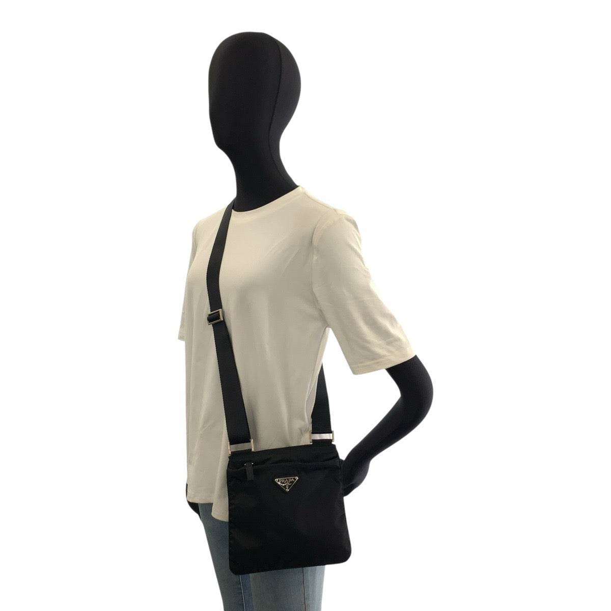 25466
PRADA プラダ テスート 三角ロゴプレート ブラック 黒 シルバー金具 ナイロン ショルダーバッグ ポシェット レディース A44