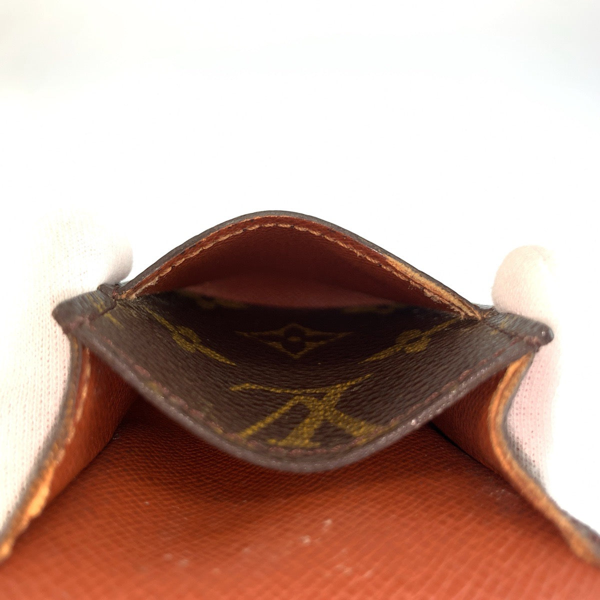 25480
LOUIS VUITTON ルイヴィトン モノグラム エテュイ シガレット ブラウン PVC M63024 シガレットケース タバコケース 男女兼用 メンズ AB7