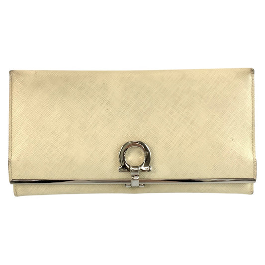 25486
Salvatore Ferragamo サルヴァトーレフェラガモ ガンチーニ アイボリー シルバー金具 レザー IK-22 4633 長財布 ロングウォレット レディース AB4