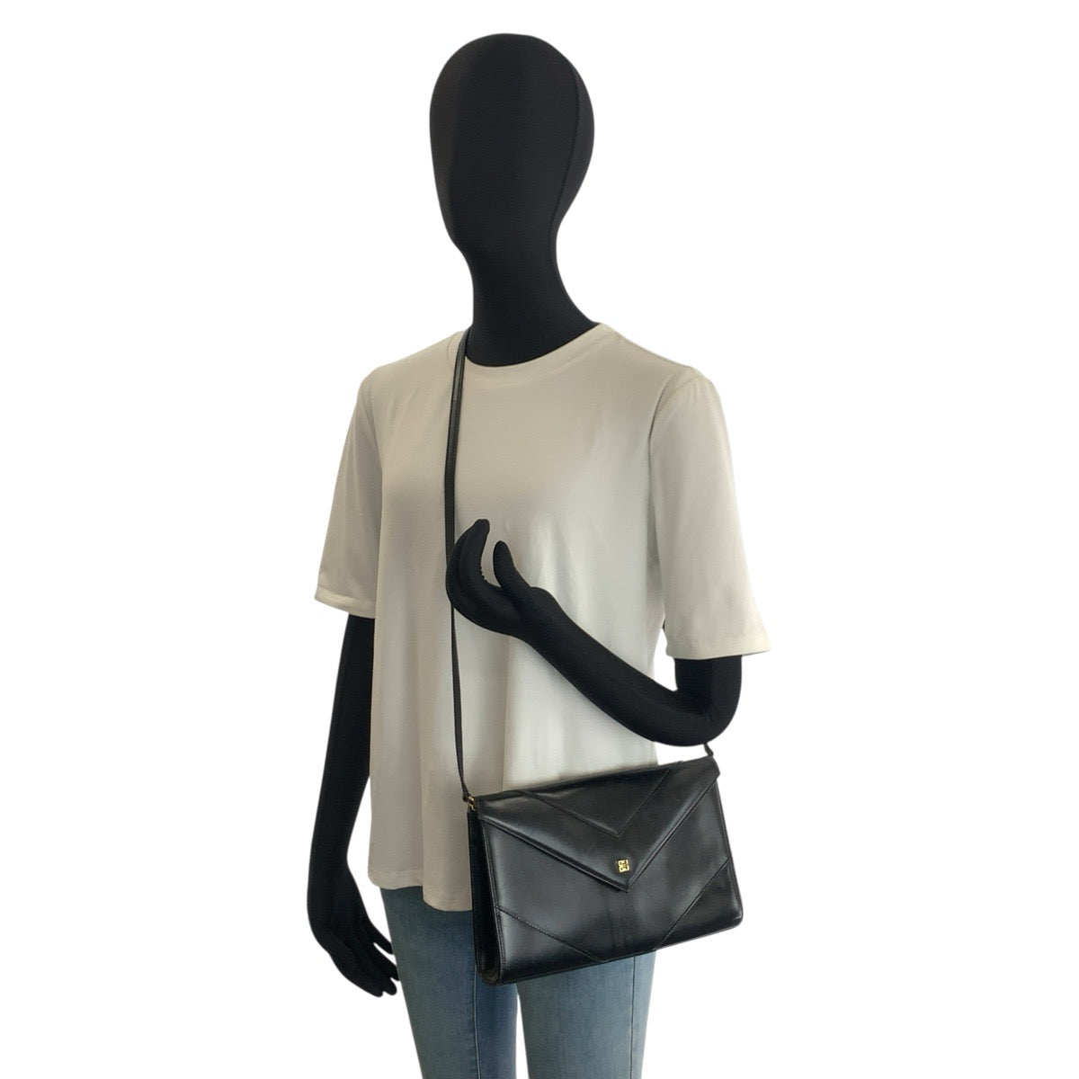 25492
GIVENCHY ジバンシィ ヴィンテージ ブラック 黒 ゴールド金具 レザー ショルダーバッグ ポシェット レディース B9