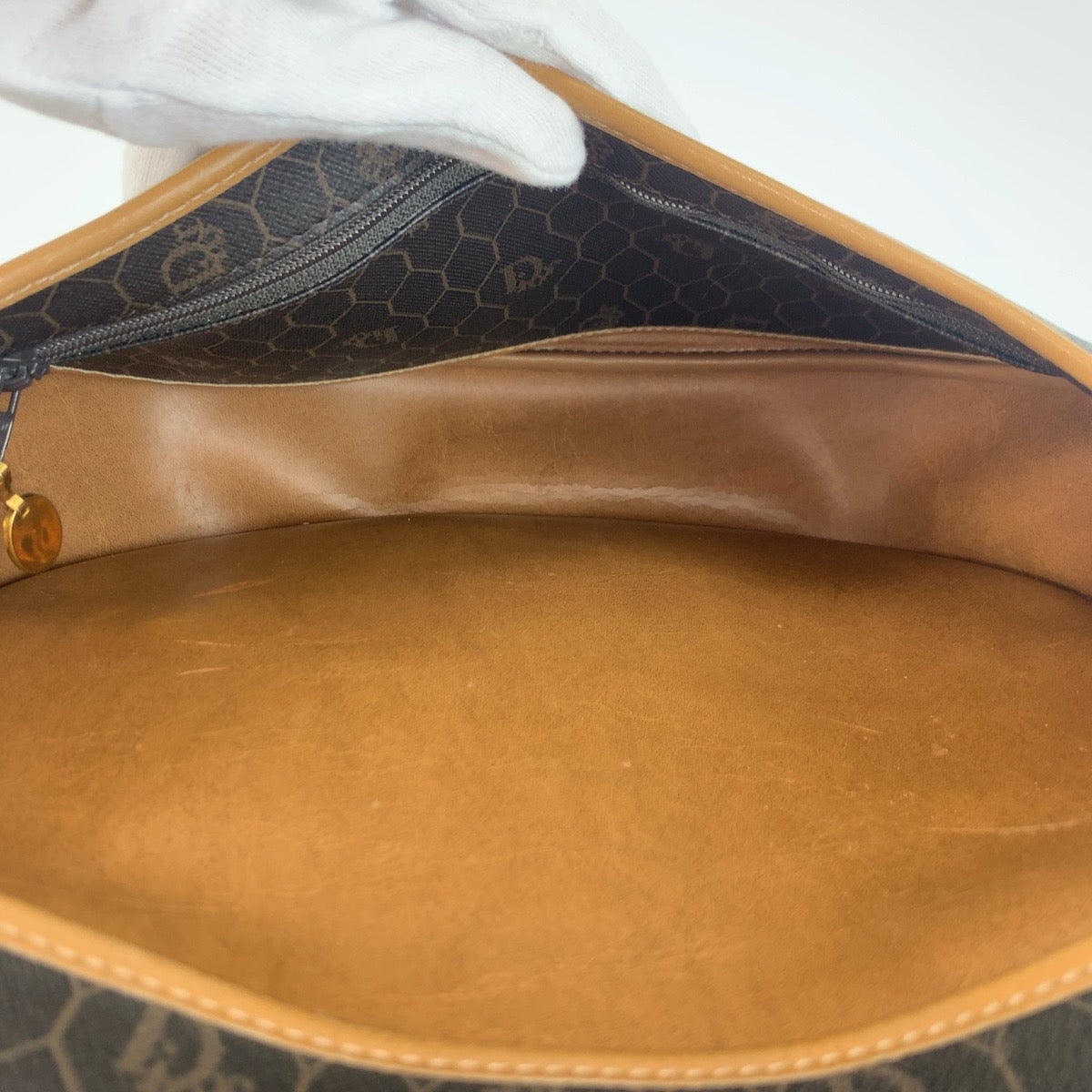 25519
Christian Dior クリスチャンディオール ヴィンテージ ハニカム柄 ブラウン ゴールド金具 PVC / レザー ショルダーバッグ ポシェット レディース ABP21
