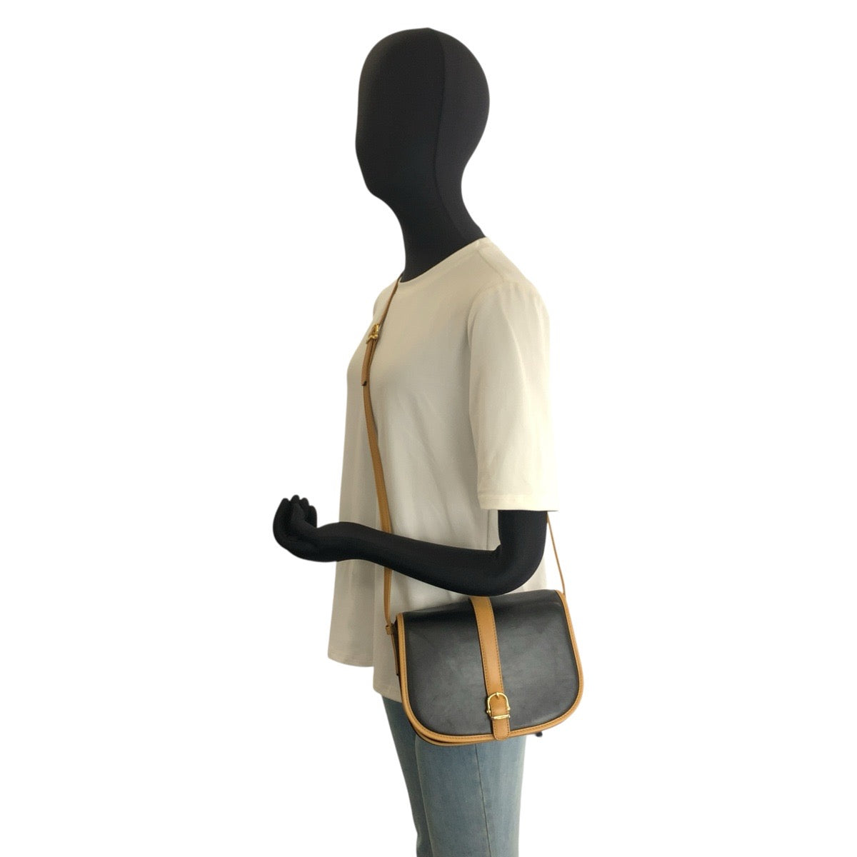 25520
CELINE セリーヌ ヴィンテージ ブラック 黒 ブラウン ゴールド金具 レザー M06 ショルダーバッグ ポシェット レディース ABP28
