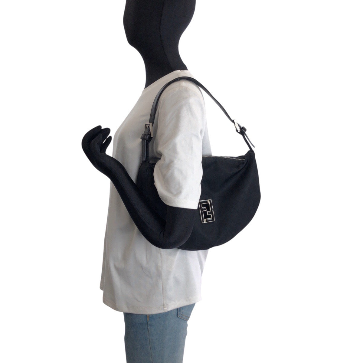25522
FENDI フェンディ ズッカ ブラック 黒 シルバー金具 ナイロン / レザー ショルダーバッグ ハンドバッグ レディース B16