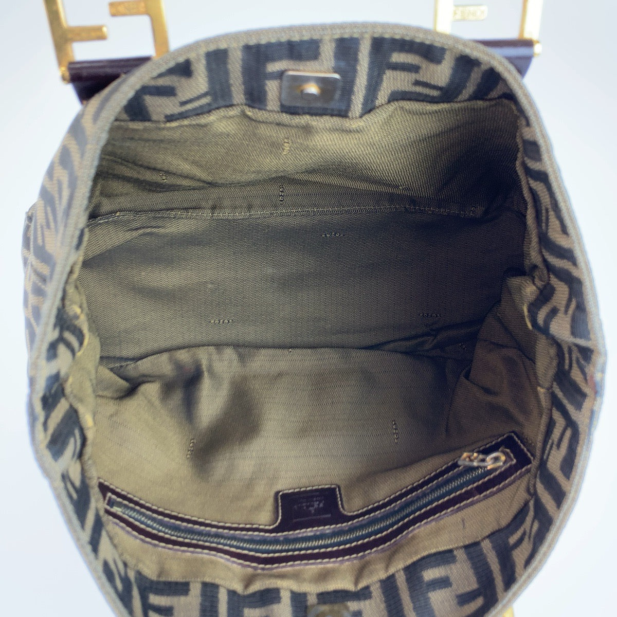 25540
FENDI フェンディ ズッカ ブラウン ゴールド金具 キャンバス トートバッグ ハンドバッグ レディース AB49