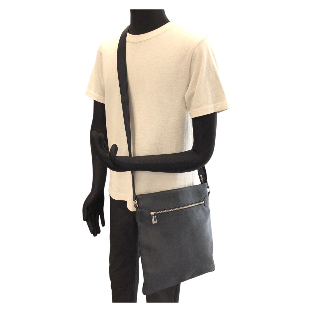 25557
LOUIS VUITTON ルイヴィトン タイガ サシャ ネイビー シルバー金具 レザー M32629 ショルダーバッグ メッセンジャーバッグ メンズ ABP50