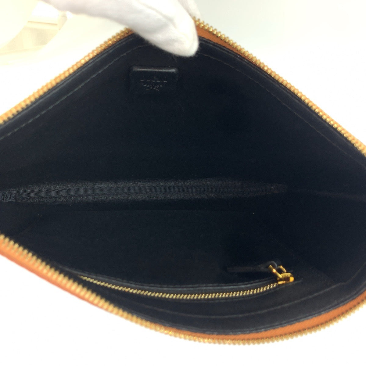 25560
MCM エム シー エム ヴィセトス ブラウン ゴールド金具 レザー クラッチバッグ セカンドバッグ メンズ A30