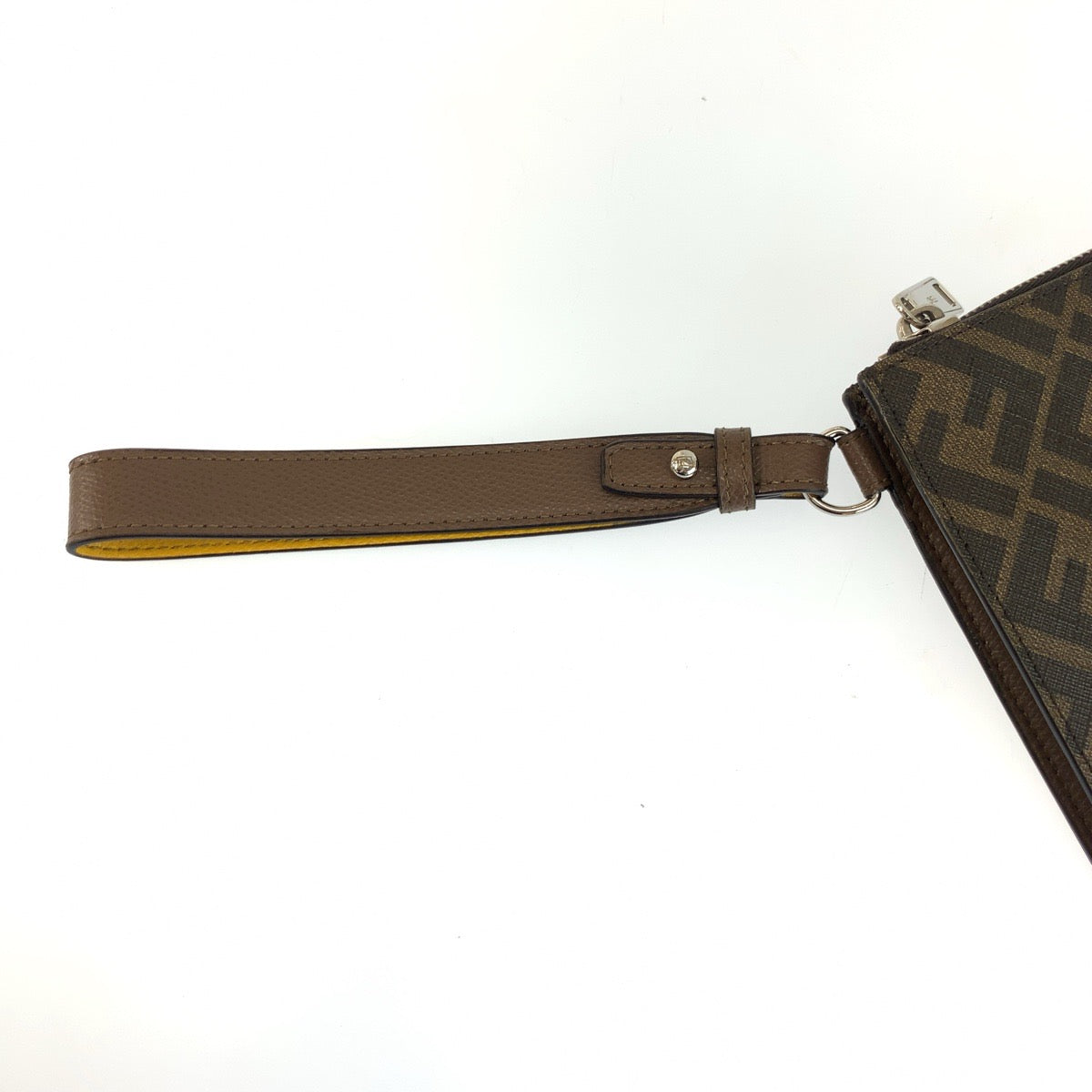25568
FENDI フェンディ ズッカ フラットスリムクラッチ ブラウン イエロー PVC 7N0126 クラッチバッグ セカンドバッグ メンズ A49