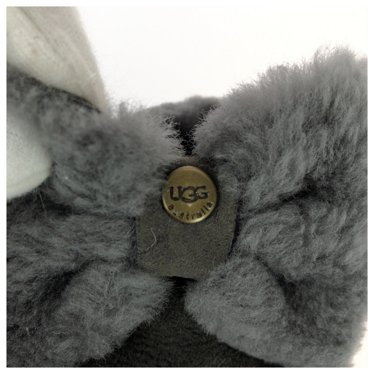 25609
UGG アグ グレー チャコール ゴールド金具 スウェード W11110 手袋 グローブ レディース AB1