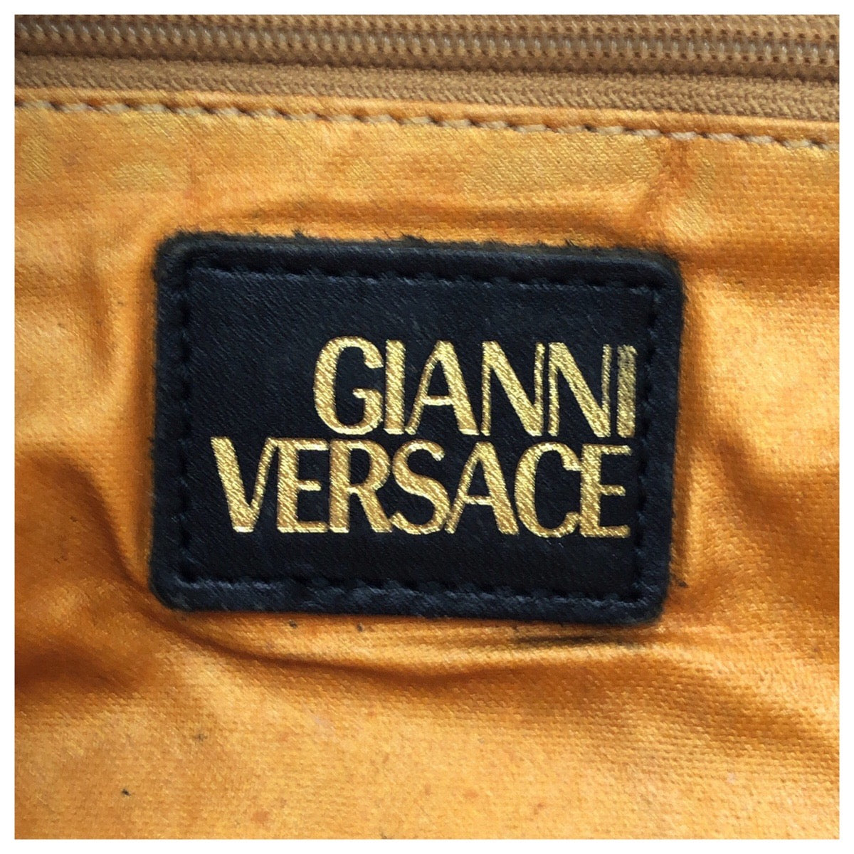 25635
VERSACE ヴェルサーチ ヴィンテージ バロック イエロー ブラック ゴールド金具 PVC / レザー ハンドバッグ ミニボストンバッグ レディース AB23