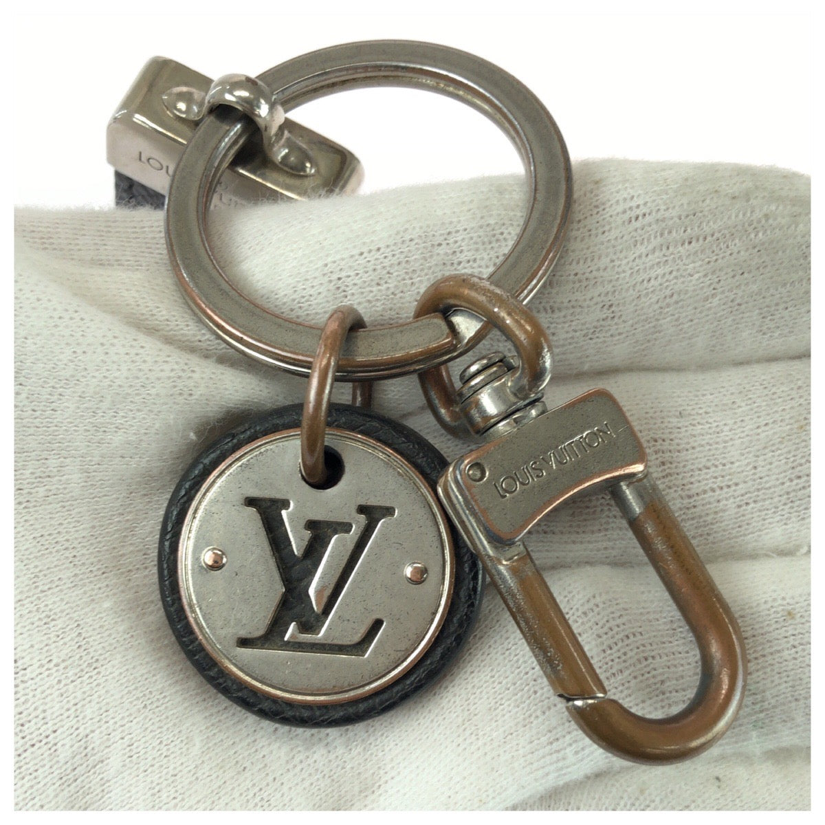 25646
LOUIS VUITTON ルイヴィトン タイガ ポルトクレ ネオLVクラブ ブラック 黒 シルバー金具 レザー / メタル キーリング キーホルダー メンズ B7