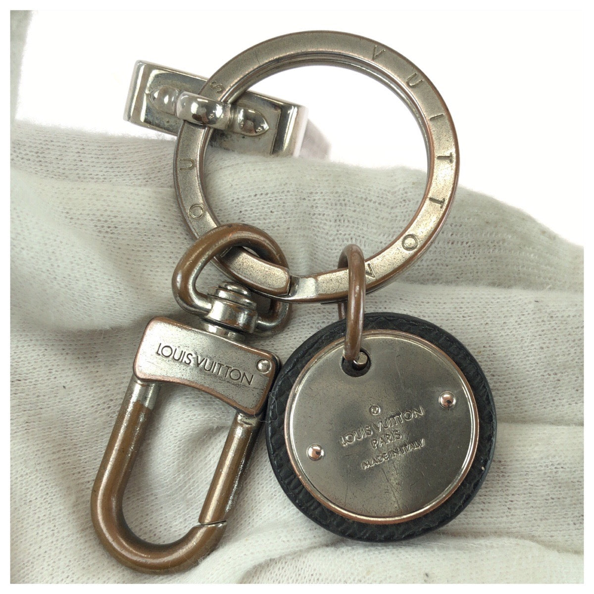25646
LOUIS VUITTON ルイヴィトン タイガ ポルトクレ ネオLVクラブ ブラック 黒 シルバー金具 レザー / メタル キーリング キーホルダー メンズ B7