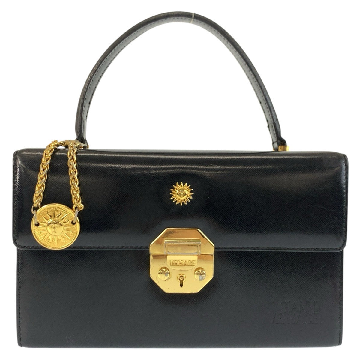 25650
VERSACE ヴェルサーチ サンバースト ブラック 黒 ゴールド金具 パテントレザー ハンドバッグ バニティバッグ レディース ABP35