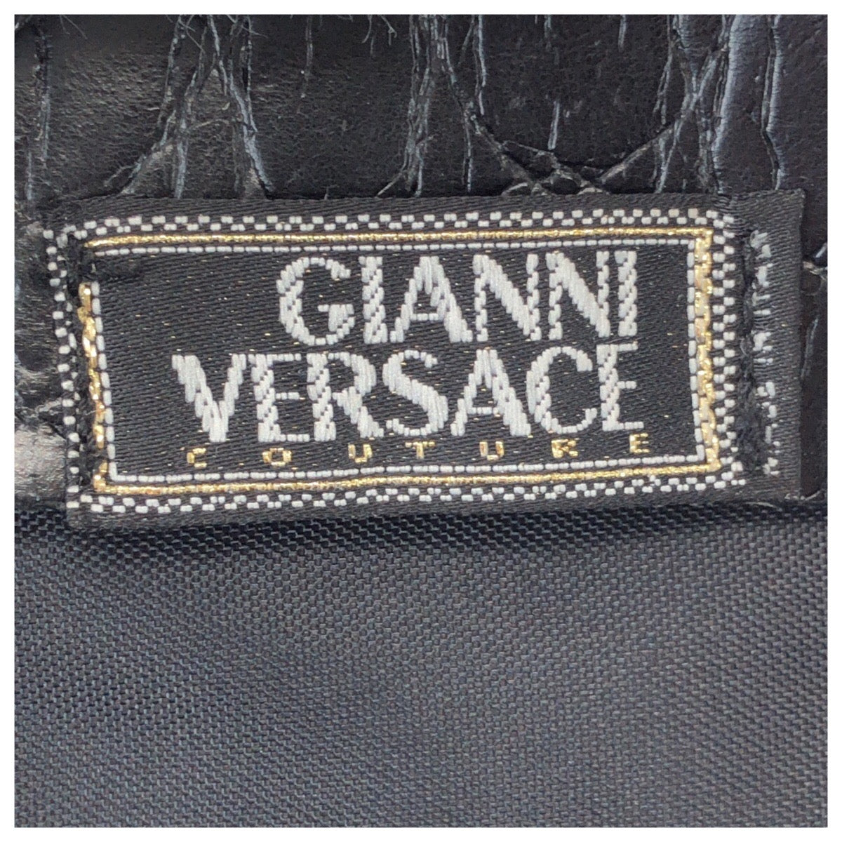 25651
VERSACE ヴェルサーチ ヴィンテージ メデューサ ブラック 黒 ゴールド金具 ナイロン リュックサック バックパック レディース A37