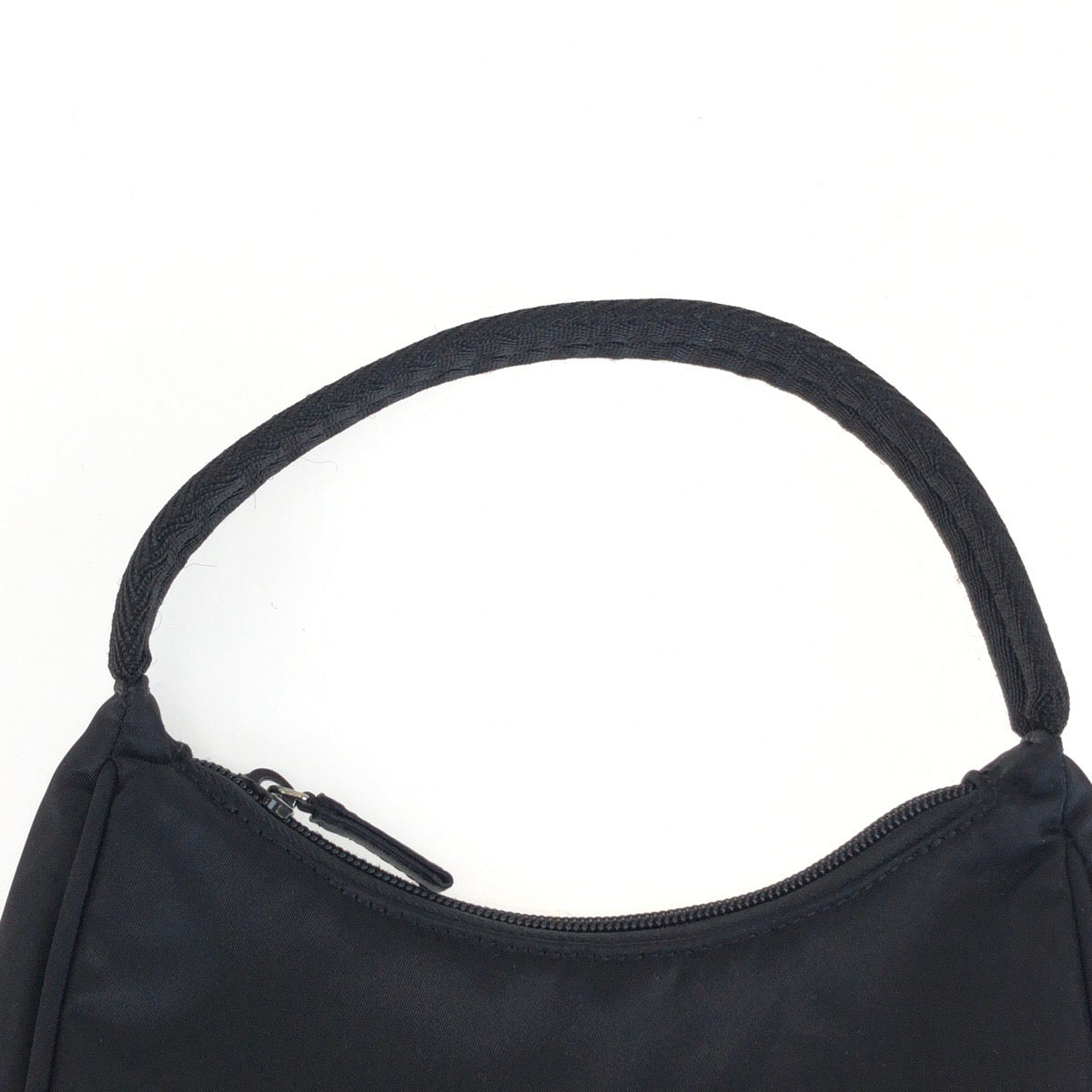 25652
PRADA プラダ テスート 三角ロゴプレート ホーボー ブラック 黒 シルバー金具 ナイロン ハンドバッグ アクセサリーポーチ レディース A56
