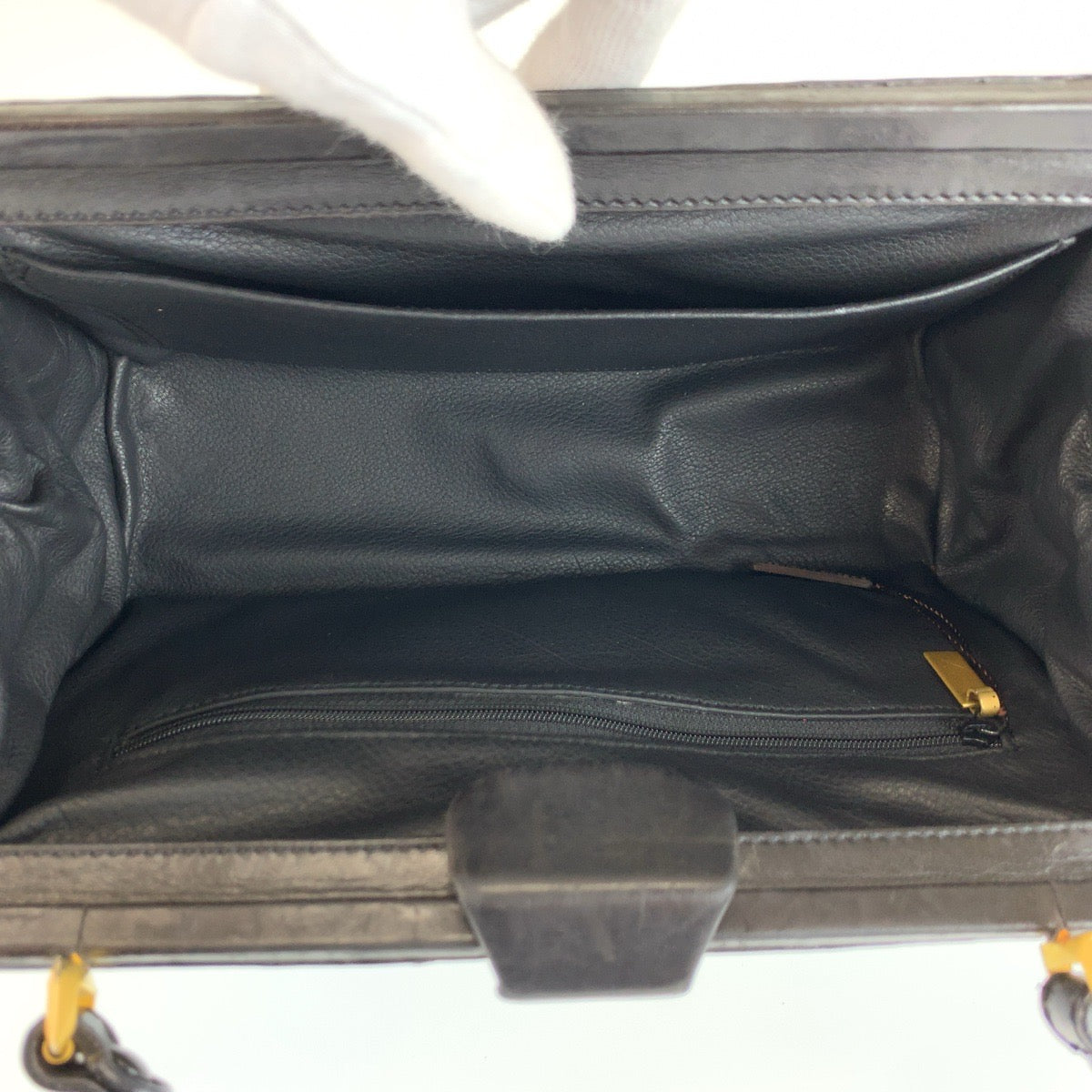 25655
BOTTEGAVENETA ボッテガヴェネタ ヴィンテージ イントレチャート ブラック 黒 ゴールド金具 レザー ハンドバッグ レディース ABP56