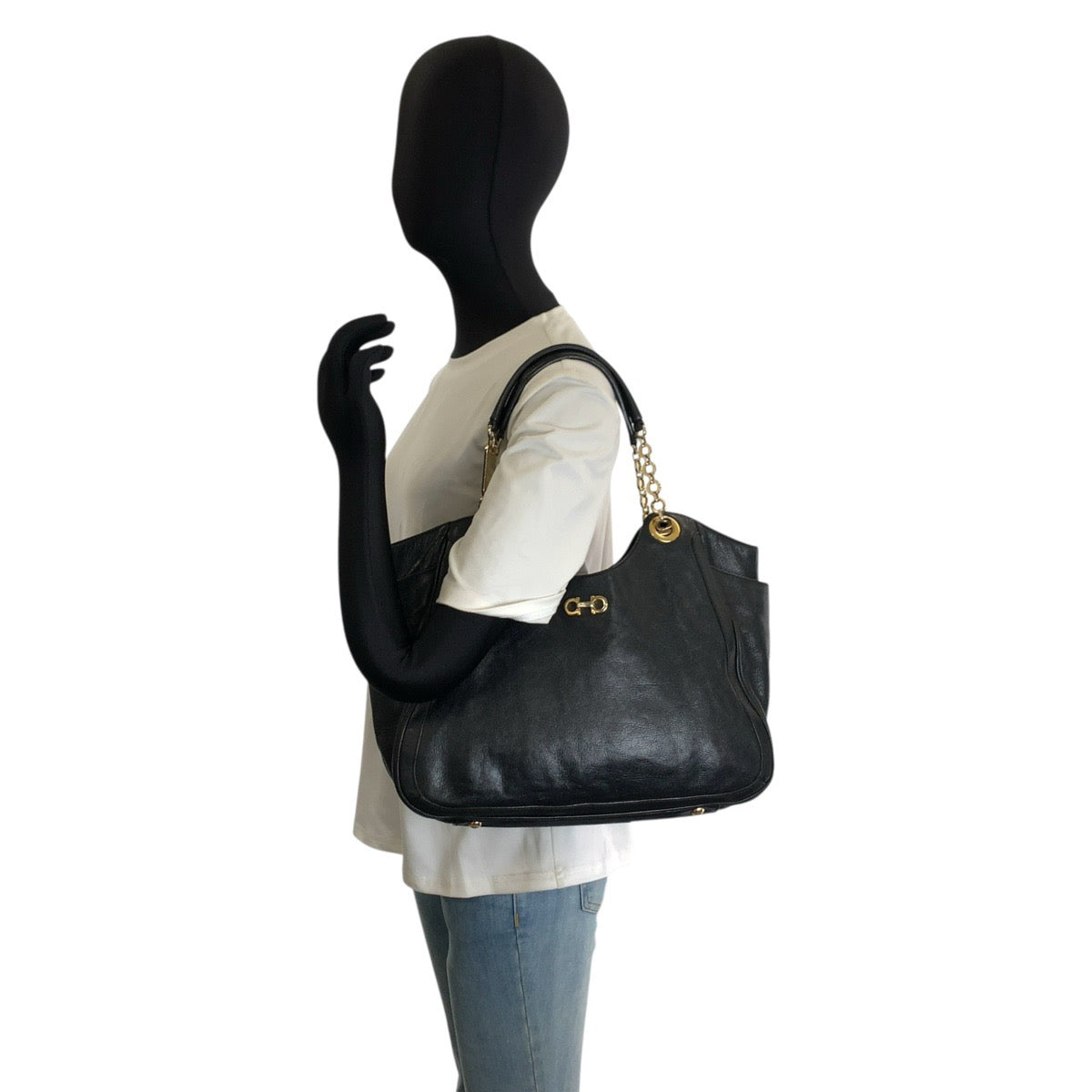 25673
Salvatore Ferragamo サルヴァトーレフェラガモ ガンチーニ ブラック 黒 ゴールド金具 レザー AB-21 B974 トートバッグ ショルダーバッグ レディース AB21