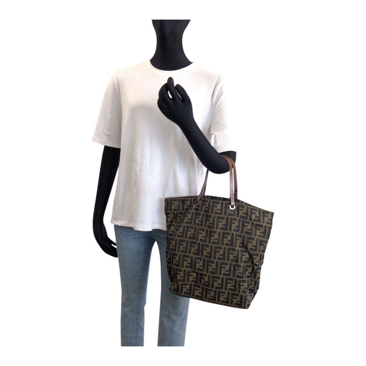 25675
FENDI フェンディ ズッカ ブラウン シルバー金具 キャンバス / レザー 2288-26598-98 トートバッグ ハンドバッグ レディース AB21