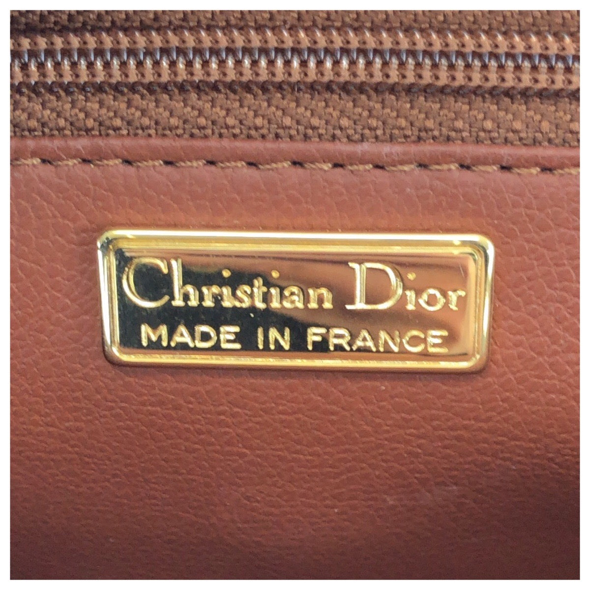 25676
Christian Dior クリスチャンディオール ヴィンテージ CDロゴ ブラウン キャメル ゴールド金具 レザー ショルダーバッグ レディース ABP28