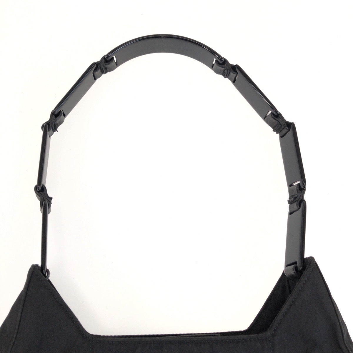 25688
PRADA プラダ テスート 三角ロゴプレート ブラック 黒 シルバー金具 ナイロン / レザー ショルダーバッグ レディース ABP28