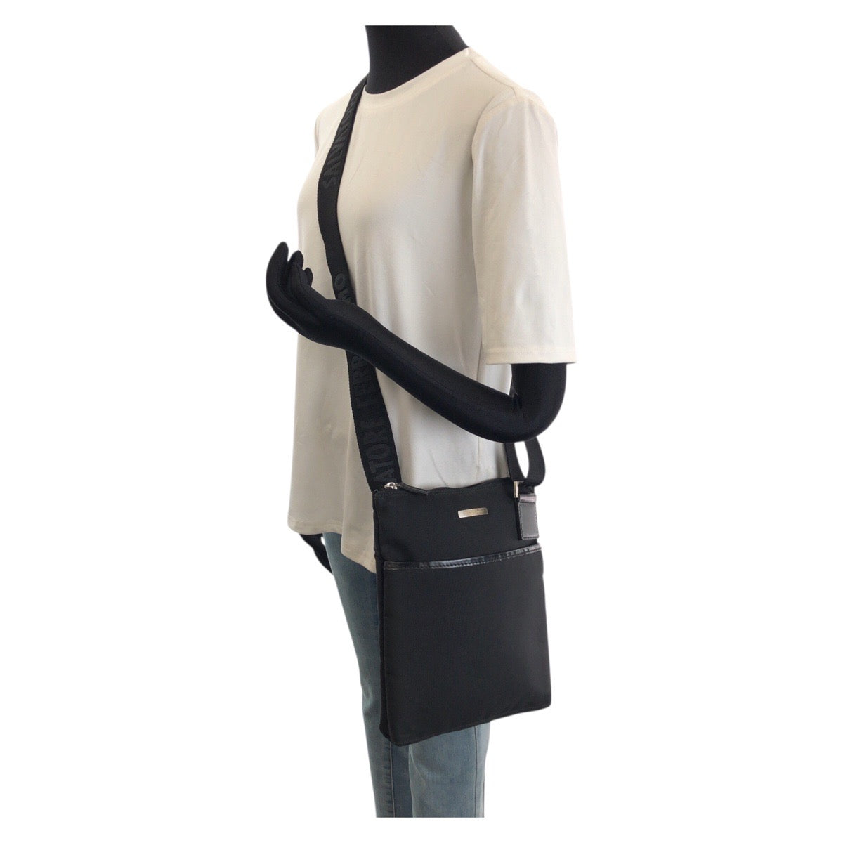 25689
Salvatore Ferragamo サルヴァトーレフェラガモ スポーツライン ブラック 黒 シルバー金具 ナイロン / レザー GA-248618 ショルダーバッグ 男女兼用 レディース A28