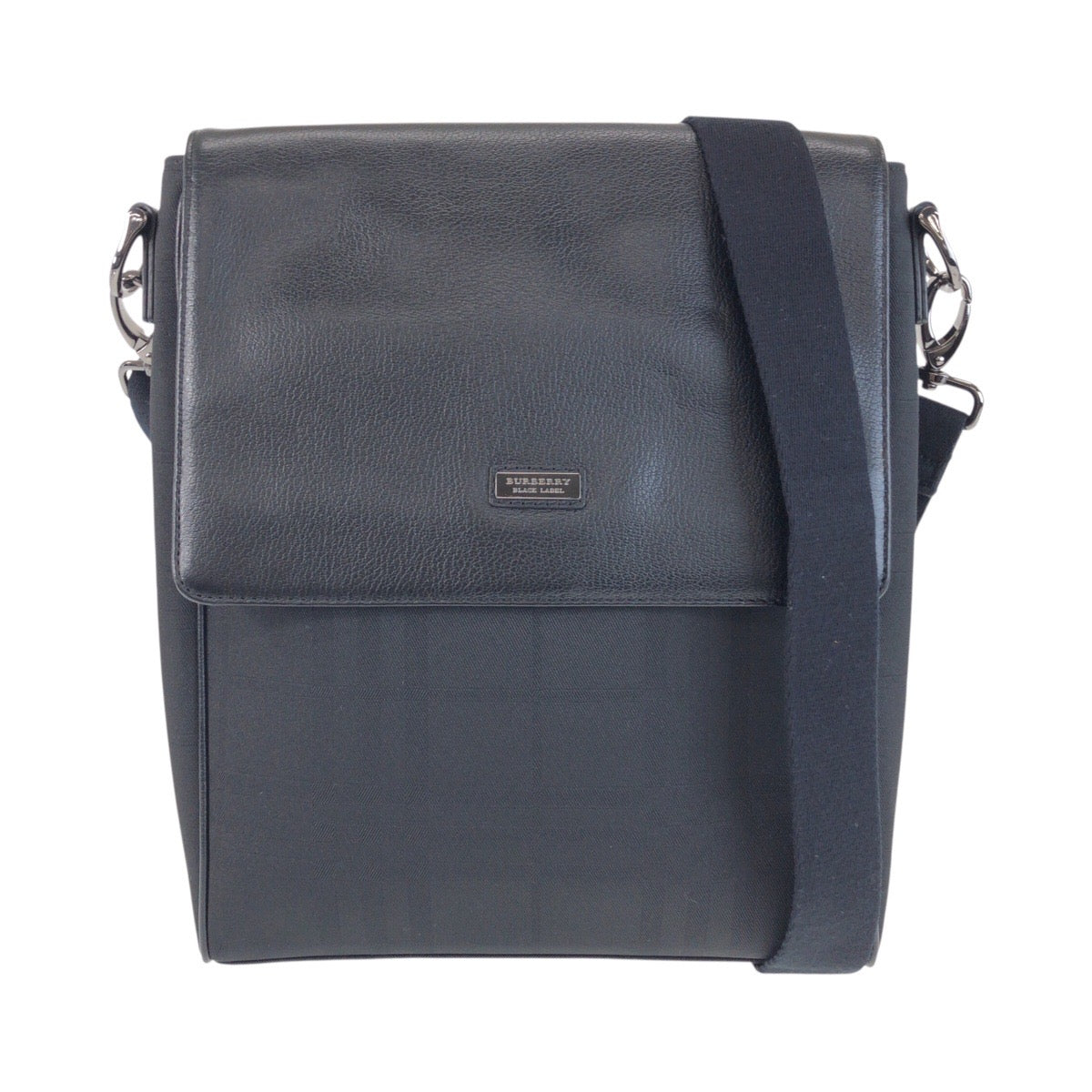 25692
BURBERRY BLACK LABEL バーバリーブラックレーベル チェック柄 ブラック 黒 シルバー金具 キャンバス / レザー ショルダーバッグ メッセンジャーバッグ メンズ A28