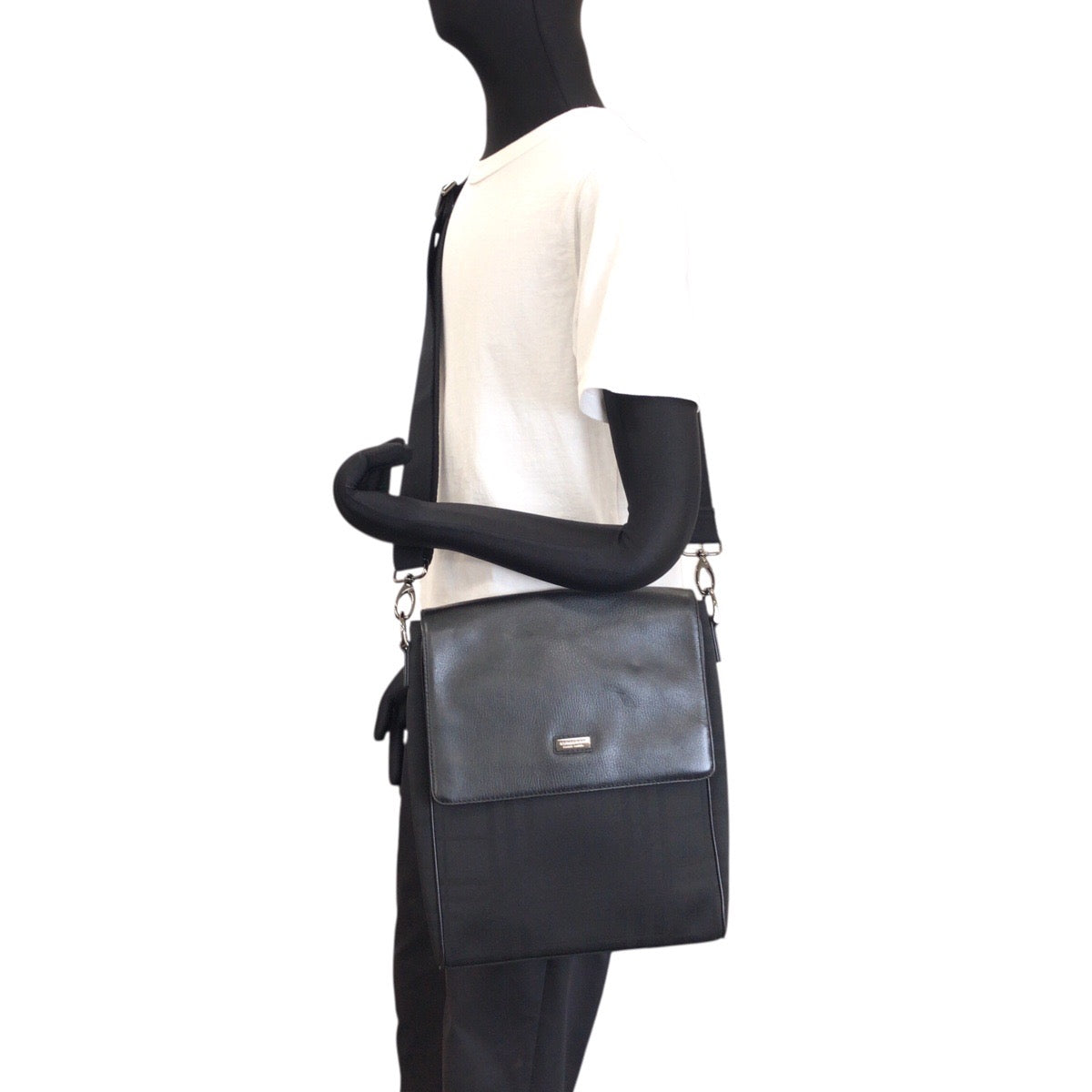 25692
BURBERRY BLACK LABEL バーバリーブラックレーベル チェック柄 ブラック 黒 シルバー金具 キャンバス / レザー ショルダーバッグ メッセンジャーバッグ メンズ A28