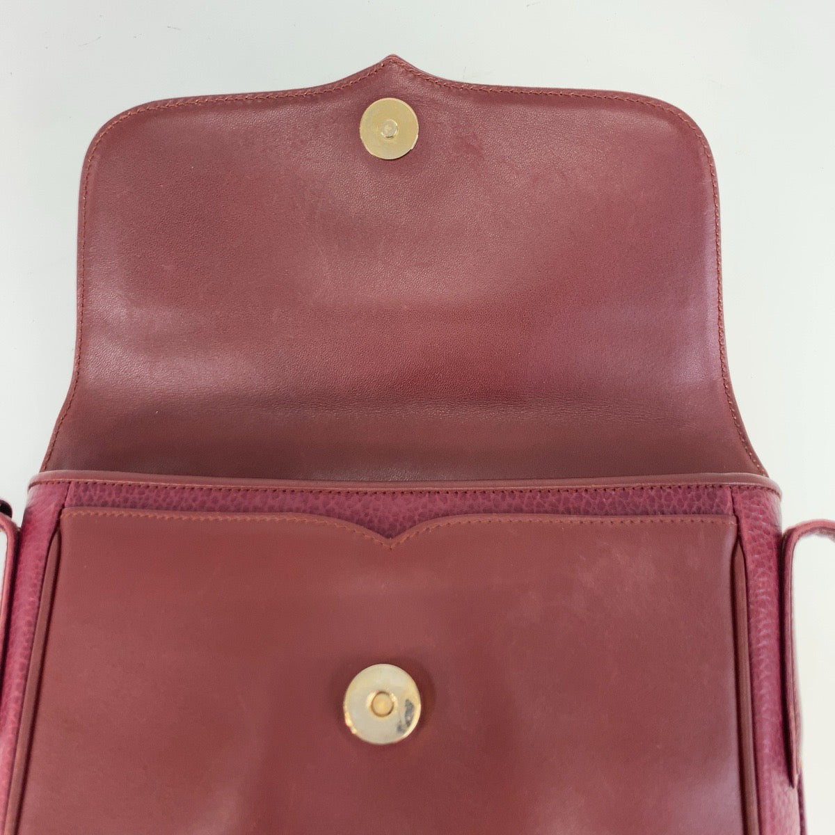 25712
CARTIER カルティエ マストライン ボルドー ゴールド金具 レザー ショルダーバッグ ポシェット レディース ABP30