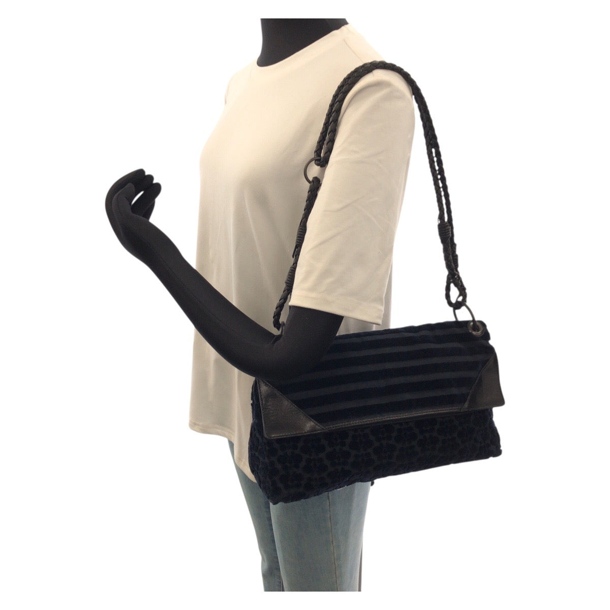25729
BOTTEGAVENETA ボッテガヴェネタ ネイビー ブラック ベロア / レザー ショルダーバッグ レディース AB42