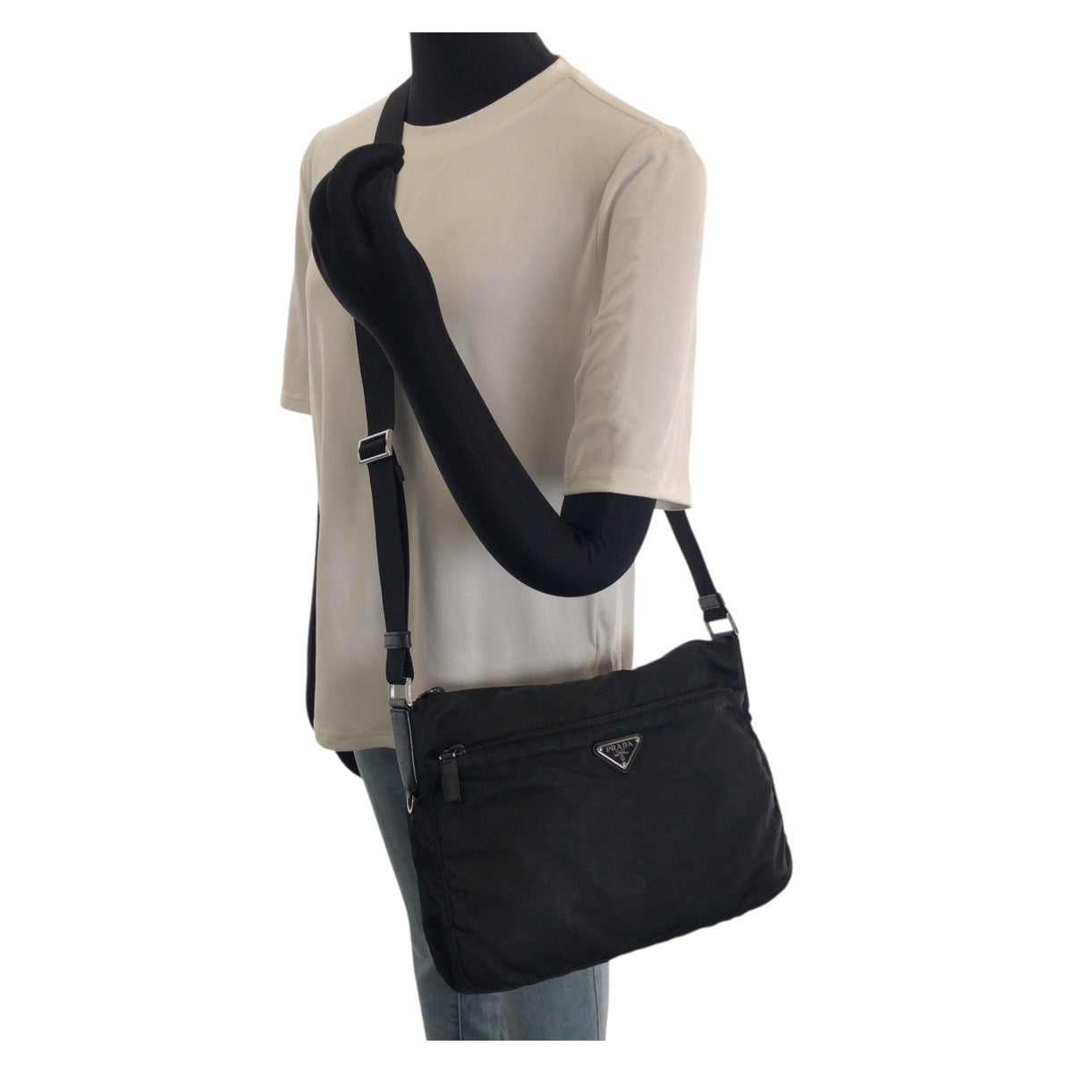 25730
PRADA プラダ テスート サフィアーノ 三角ロゴプレート ブラック 黒 シルバー金具 ナイロン / レザー ショルダーバッグ メッセンジャーバッグ レディース ABP30
